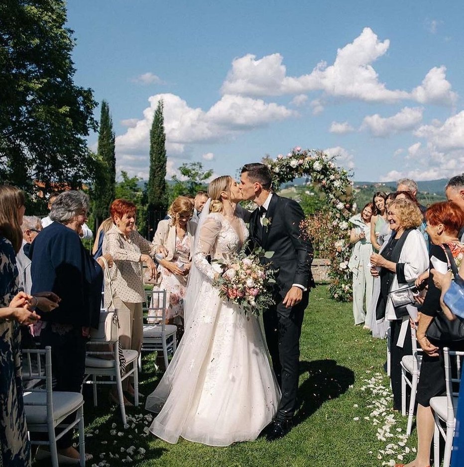 Fotografija: Predah po koncu sezone sta Ana Bucik in Kris Jogan izkoristila za uradno potrditev dolgoletne zveze. FOTO: Instagram