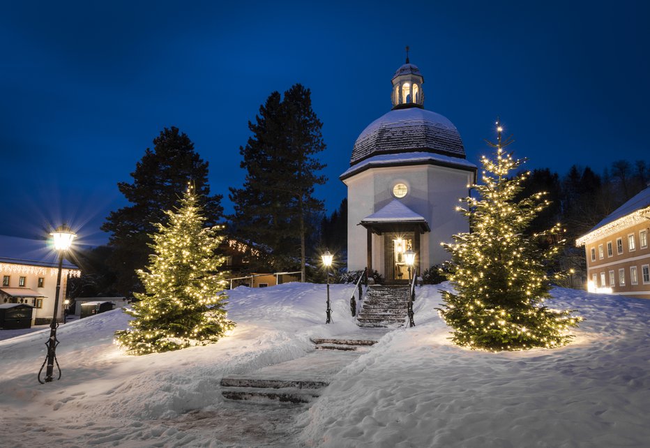 Fotografija: Na mestu nekdanje cerkve sv. Nikolaja, kjer se je leta 1818 na božični večer prvič razlegla pesem Sveta noč, blažena noč, stoji spominska kapela.