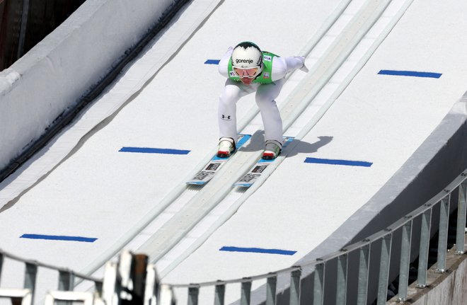 Na prvih tekmah mu je preglavice povzročal položaj v počepu. FOTO: Borut Živulović/Reuters