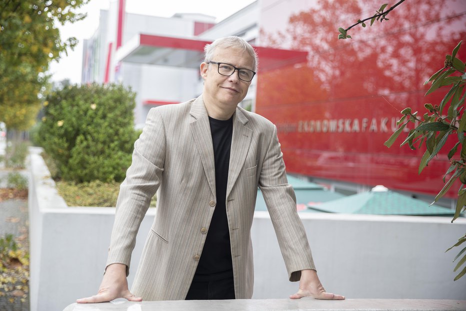 Fotografija: Matej Lahovnik, slovenski politik, pedagog, publicist in ekonomist. FOTO: Leon Vidic/delo