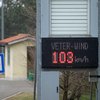 Arso izdal oranžno opozorilo! Sunki vetra do 80 km/h, na primorskem čez 100 km/h