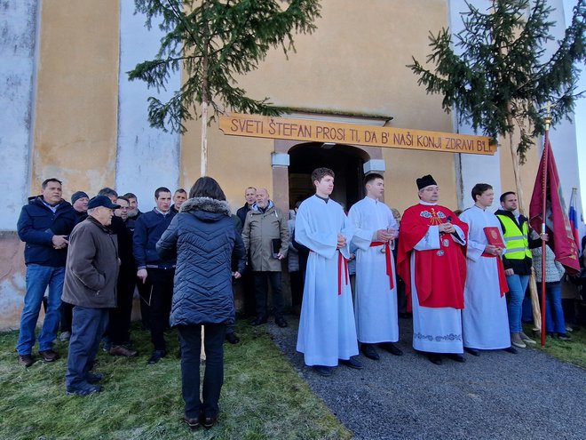 Štefanovo sovpada z državnim praznikom, dnevom samostojnosti in enotnosti, zato je bila maša posvečena tudi naši domovini.