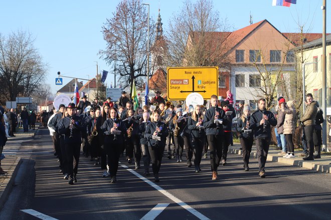 Takoj za praporščakom je bil v povorki občinski pihalni orkester.