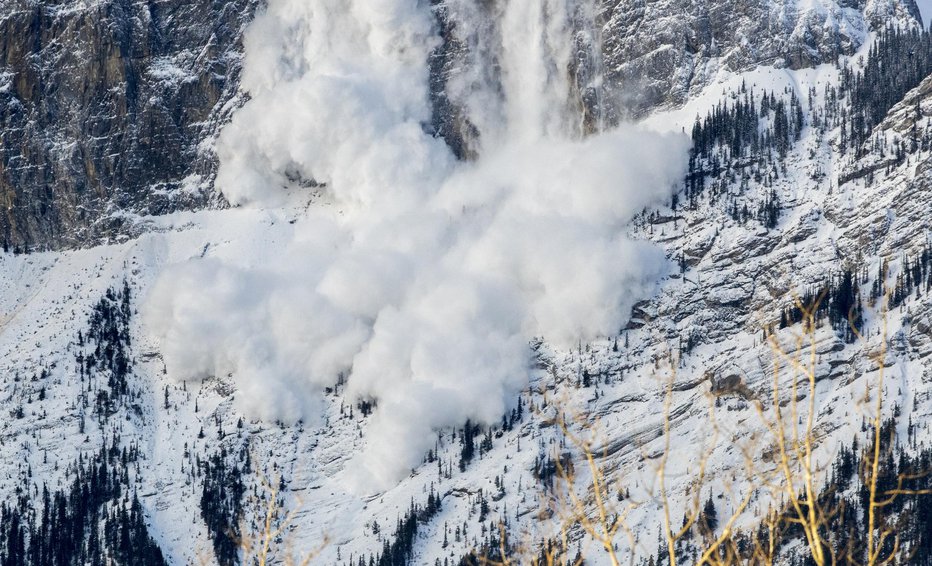 Fotografija: Plazovi v visokogorju so lahko velika nevarnost. FOTO: Stefonlinton Getty Images/istockphoto