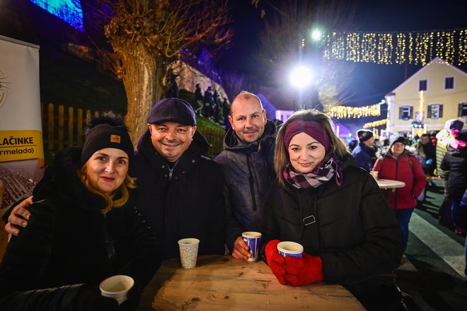 Trojiška podžupana Smiljan Fekonja z ženo Sabino ter Natalija Roškar Nedok z možem Denisom