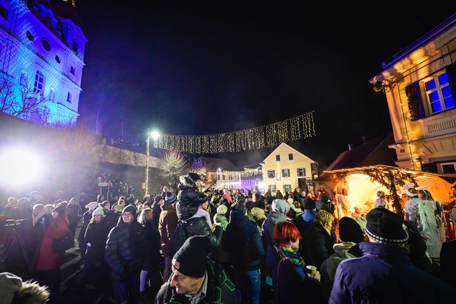 Jaslice si ogleda ogromno obiskovalcev z vseh koncev Slovenije.