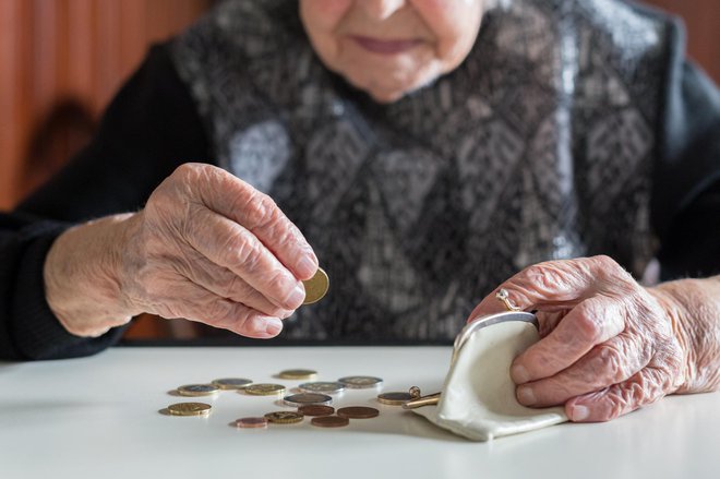 Številni živijo pod pragom tveganja revščine. Foto: kasto80/Getty Images