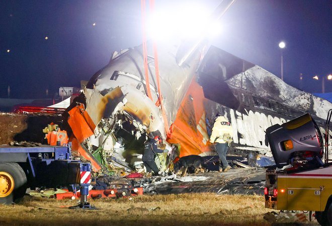 Posredovalo je 1500 reševalcev. FOTOGRAFIJI: AFP