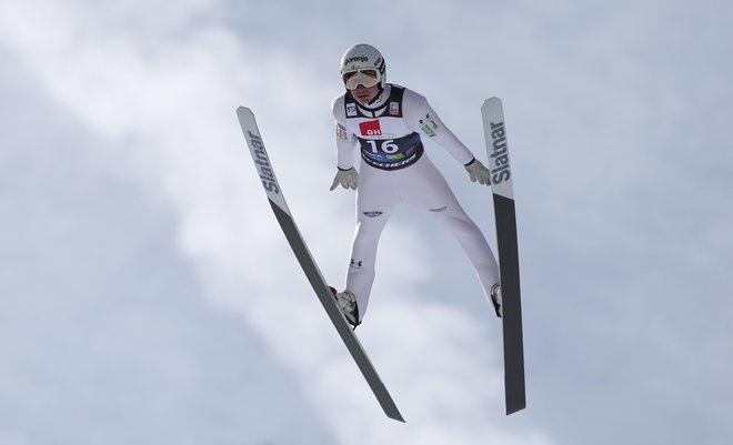 Anže Lanišek je bil najboljši med slovenskimi skakalci, bolj kot s 15. mestom je bil zadovoljen s kakovostjo svojih skokov. FOTO: Dejan Javornik