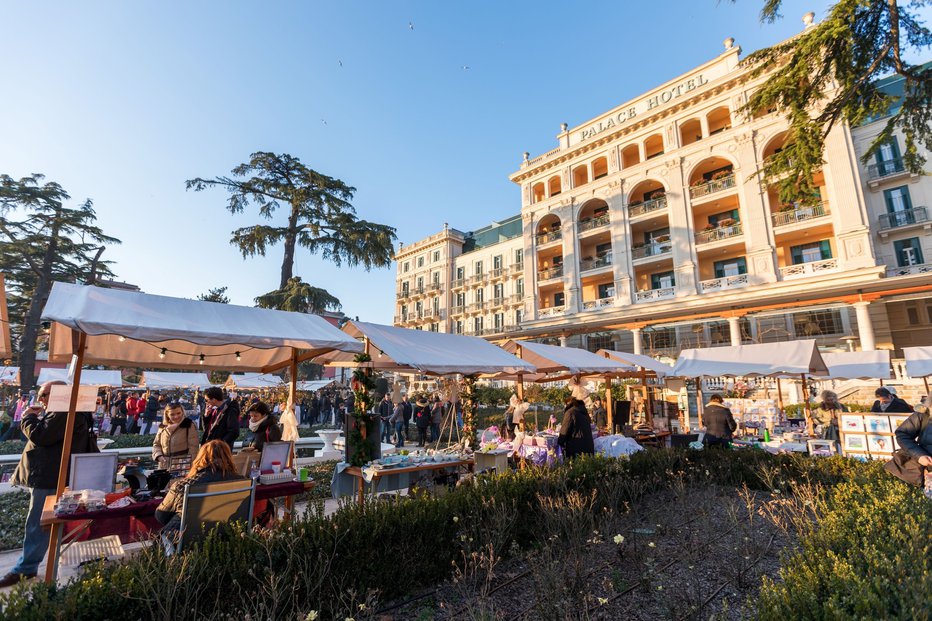 Fotografija: Božično-novoletni sejem v parku hotela Kempinski Palace Fotografije: Jaka Ivančič