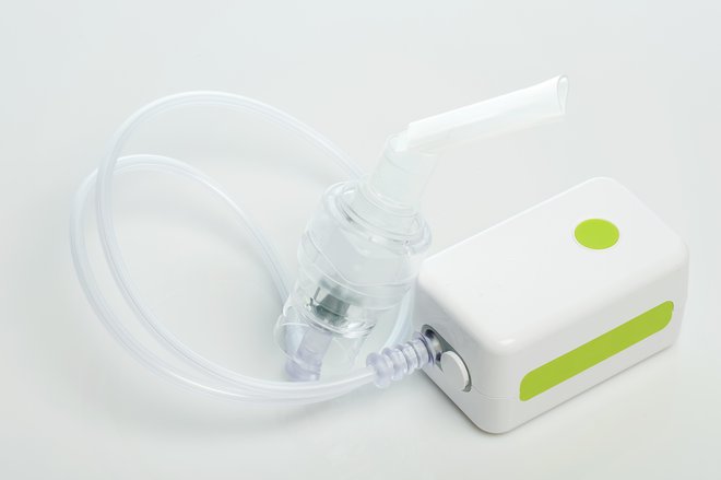 Nebulizator predpiše zdravnik. FOTO: Dimarik/Getty Images