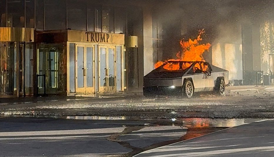 Fotografija: 1. januarja je zagorelo pred Trumpovim hotelom. FOTO: Alcides Antunes Alcides Antunes Via Reuters