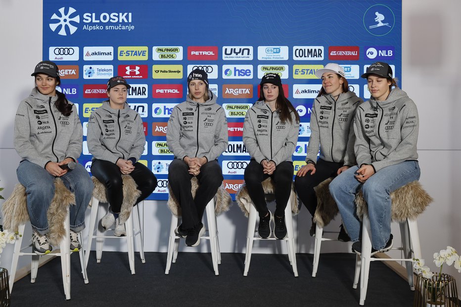 Fotografija: Slovenke so pripravljene za domačo preizkušnjo. Z leve: Caterina Sinigoi, Neja Dvornik, Ana Bucik Jogan, Andreja Slokar, Lila Lapanja, Nika Tomšič. FOTOGRAFIJE: Leon Vidic