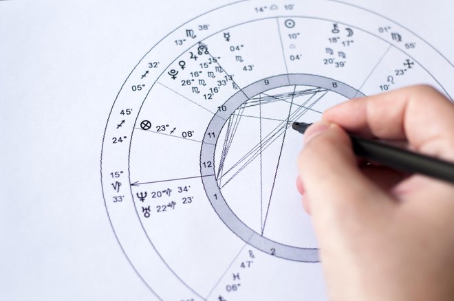 Astrologijo opisuje kot »duhovno tehnologijo«. FOTO: Dragana991 Getty Images/istockphoto