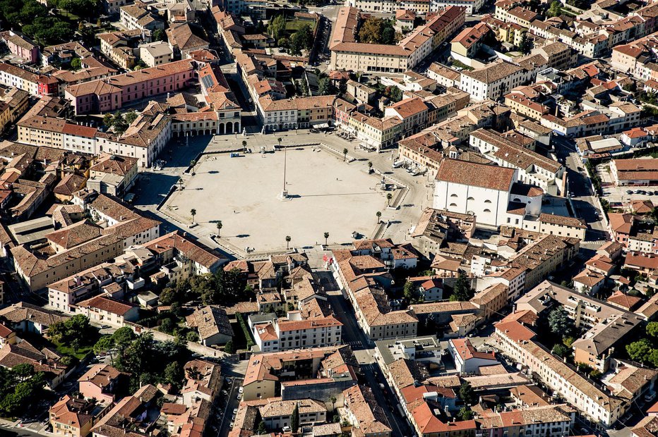 Fotografija: Palmanova – mesto v obliki devetkrake zvezde za mogočnim zidom in pod Unescovo zaščito FOTO: Ulderica Da Pozzo