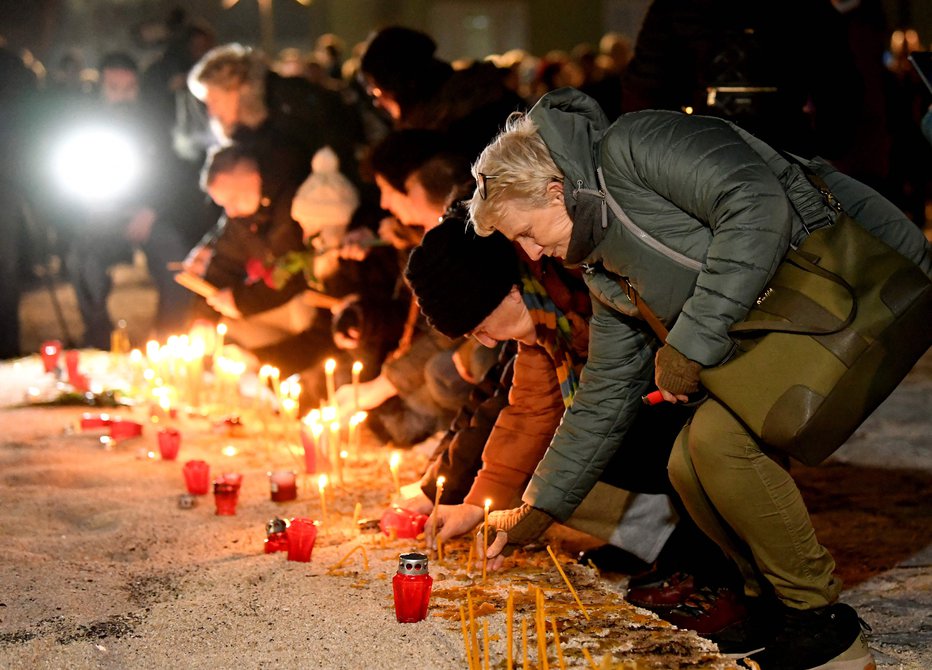 Fotografija: Pred dnevi so se množice na Cetinju poklonile žrtvam. FOTO: Savo Prelevic/Afp