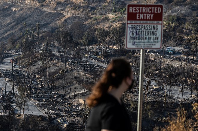 Neizmerno uničenje v Los Angelesu FOTO: Carlos Barria/Reuters