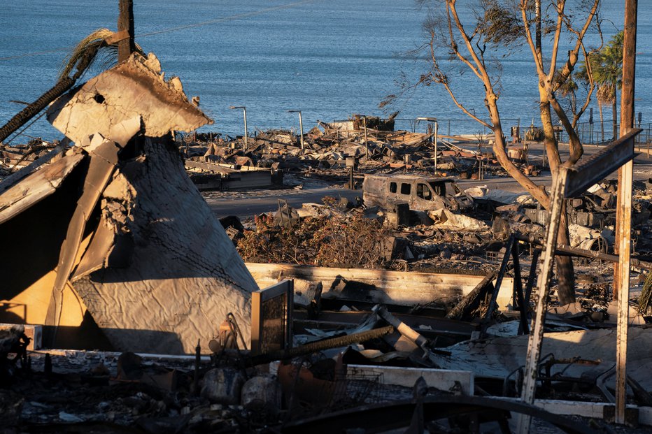 Fotografija: Pogled na ostanke hiš, ki so zgorele v požaru Palisades v soseski Pacific Palisades v Los Angelesu. Kalifornija, ZDA. 12. januar 2025. FOTO: David Ryder Reuters