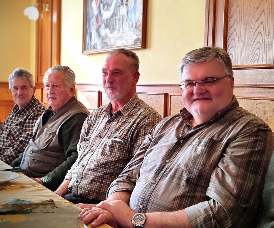 Fotografija: Zeleno bratovščino slovenskih lovk in lovcev v Avstriji bo zastopal Janez Kaiser (prvi z desne). FOTOGRAFIJE: Marjan Toš