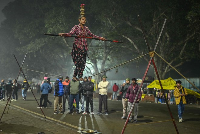 Tudi turisti imajo kaj videti. FOTO: Idrees Mohammed/Afp