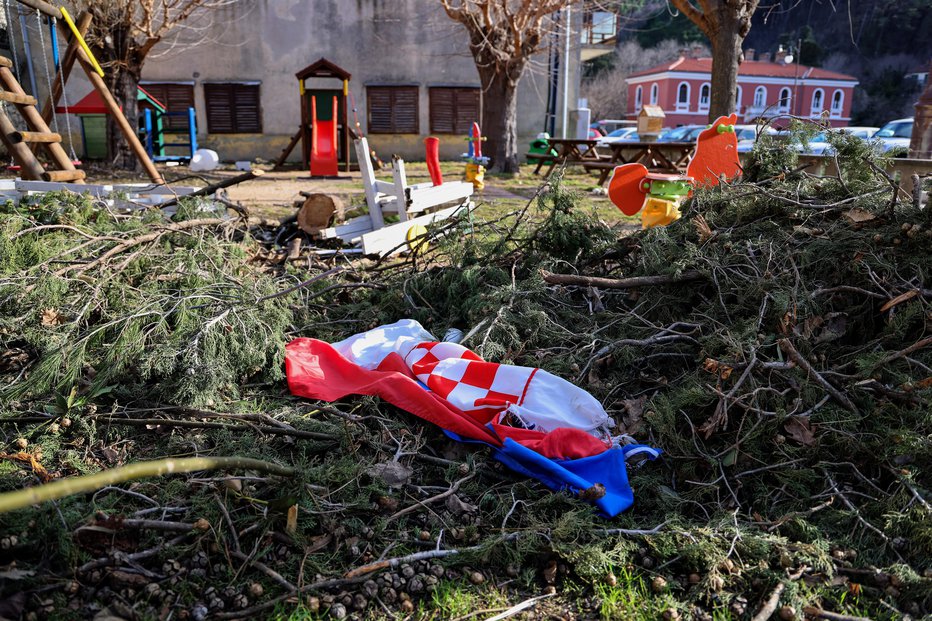 Fotografija: Vodna tromba zajela Novigrad. FOTO: Sime Zelic/pixsell Pixsell