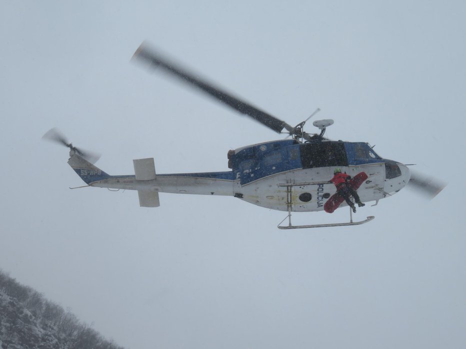 Fotografija: Delovanje pristojnih služb pri odpravi napak na heliportu ni bilo dovolj učinkovito, so potrdili v UKC Ljubljana. FOTO: Blaž Račič