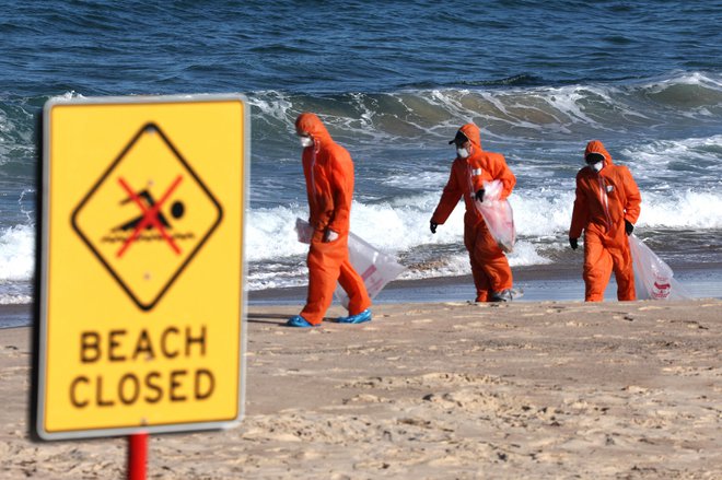 Plaže so morali zapreti. FOTO: David Gray Afp