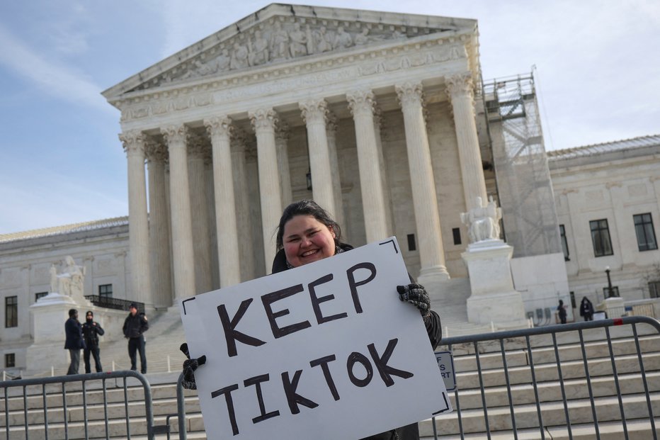 Fotografija: Ne dajo ga! FOTO: Marko Djurica/Reuters