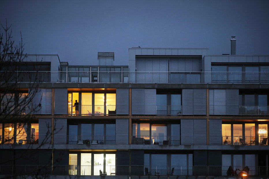 Fotografija: Stanovalci v bloku prva dva tedna januarja niso preveč dobro spali (simbolična fotografija). FOTO: Jure Eržen/Delo