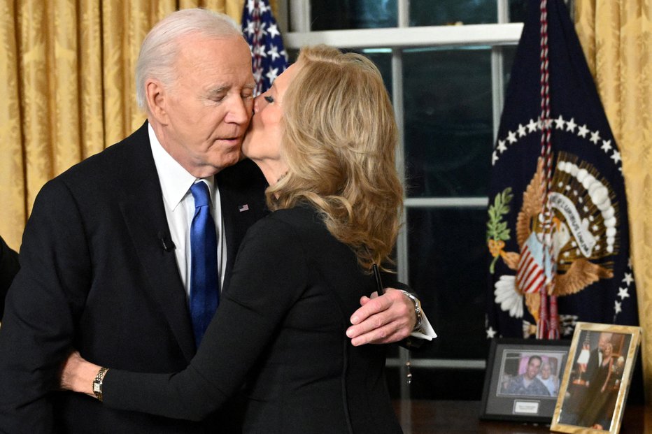 Fotografija: Joe Biden je prihajajoči administraciji Donalda Trumpa zaželel uspeh, nato pa podal vrsto opozoril. FOTO: Mandel Ngan Via Reuters