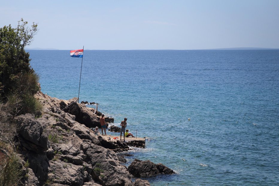 Fotografija: Cene v trgovinah na Hrvaškem bodo višje. FOTO: Leon Vidic/Delo