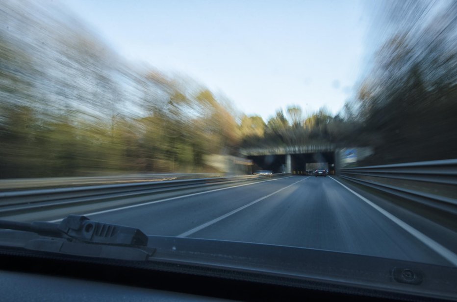 Fotografija: 33-letna voznica je divjala in trčila v zid.  FOTO: Lineas 1703 Getty Images/istockphoto