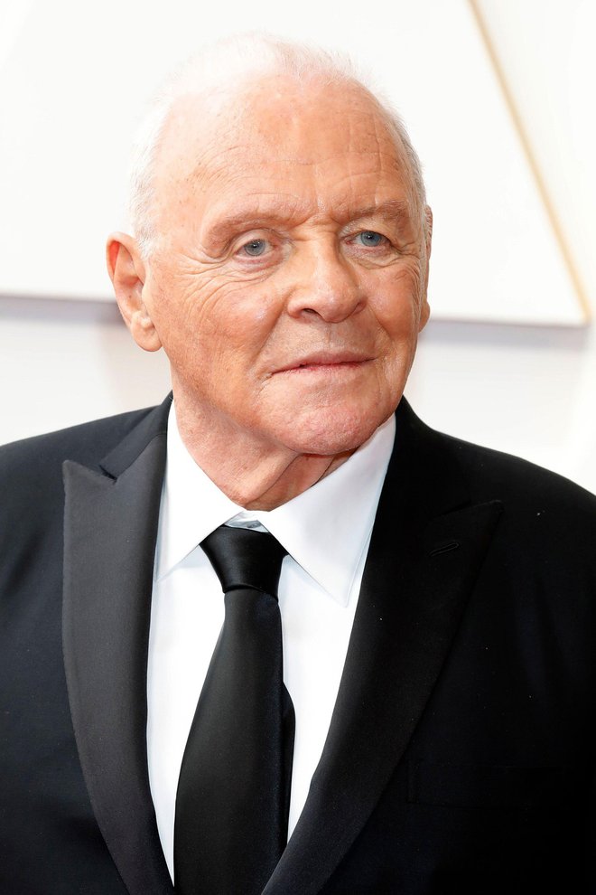 Dvakratni oskarjevec Anthony Hopkins je izgubil kar dve hiši v požaru. »Edino, kar odnesemo s seboj, je ljubezen, ki jo dajemo,« je zapisal na instagramu.