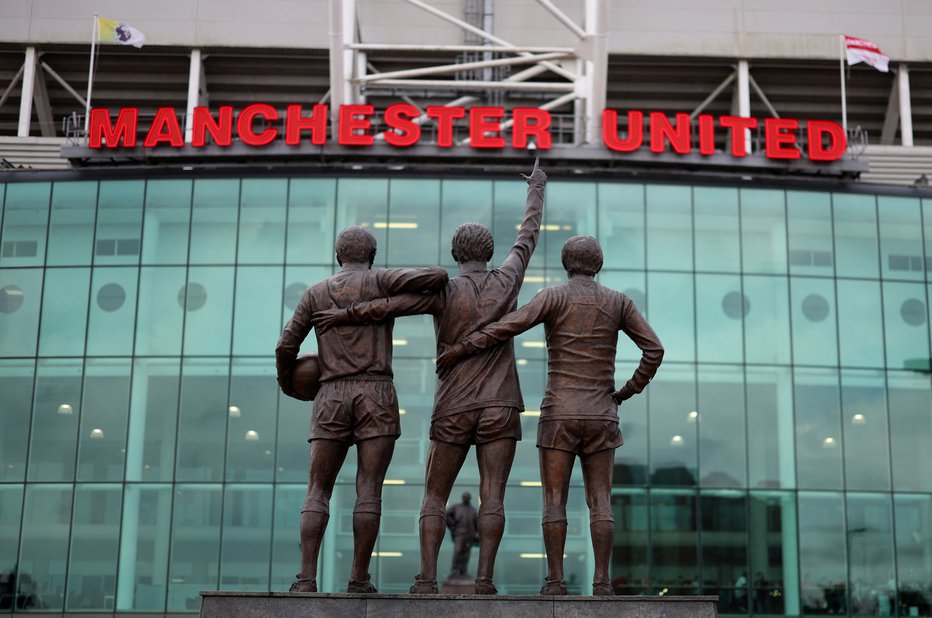 Fotografija: Kip t. i. Svete trojice: George Best, Denis Law in Bobby Charlton. FOTO: Lee Smith Action Images Via Reuters