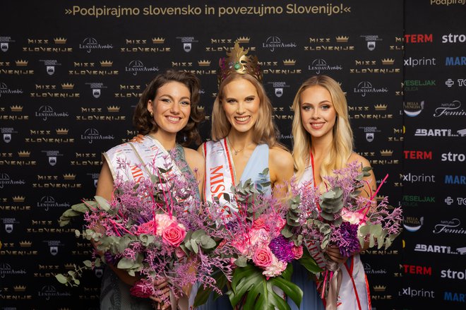 Tri najlepše (z leve); druga spremljevalka Katja Zver, miss Slovenije Amadea Zupan in prva spremljevalka Neja Prosenjak FOTO: Anže Krže