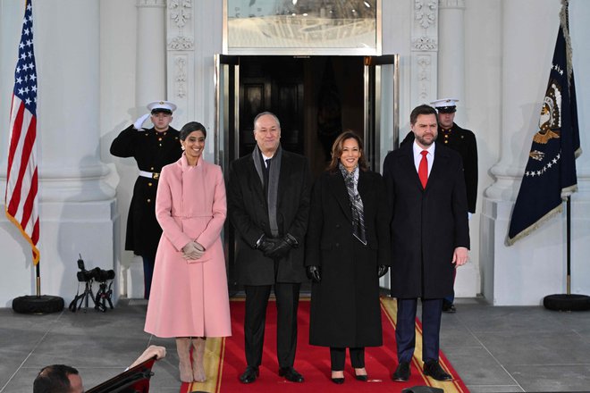 Z leve: Usha Vance, soprog Kamale Harris Douglas Emhoff, podpredsednica Kamala Harris in novoizvoljeni podpredsednik JD Vance FOTO: Roberto Schmidt/Afp