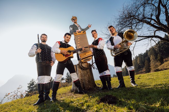 Nipke se je skladbe Dravelski venček lotil precej drugače. Ustvarili so zabaven videospot. FOTO: osebni arhiv