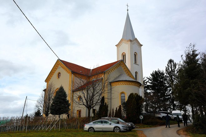 Sakralna stavba v Kraljevem Vrhu