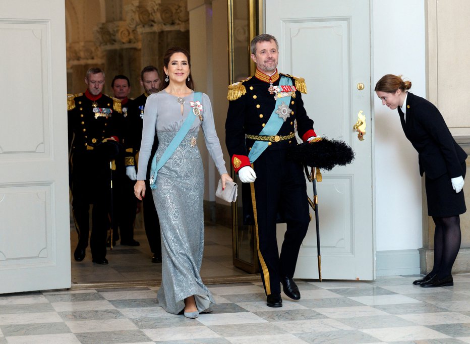 Fotografija: Danski kralj (na fotografiji s kraljico Marijo) je v novoletnem nagovoru želel poudariti enotnost Kraljevine Danske tudi z omembo Grenlandije, ki si jo tako želi Donald Trump. Foto: Keld Navntoft/Reuters