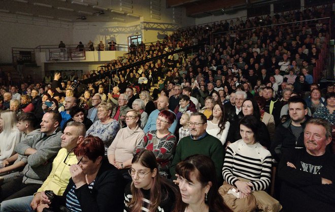 Dvorana Šolskega centra v Krškem je bila povsem polna. Foto: Mojca Marot