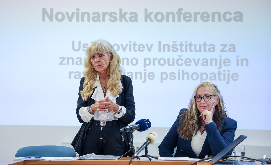 Fotografija: Direktorica dr. Leonida Zalokar in strokovna vodja dr. Andreja Pšeničny, soustanoviteljici IPSIH, Inštituta za znanstveno proučevanje in raziskovanje psihopatije. FOTO: Matej Druznik