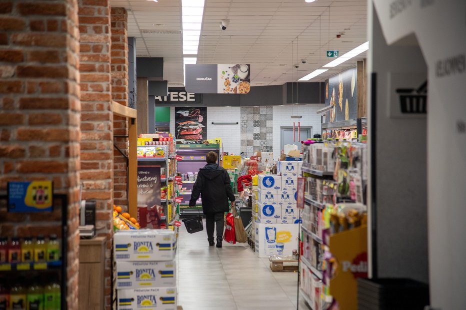 Fotografija: Če enodnevni bojkot ne bo dosegel želenih rezultatov, potrošniška združenja napovedujejo nadaljevanje akcij. FOTO: Bozo Radic/Cropix