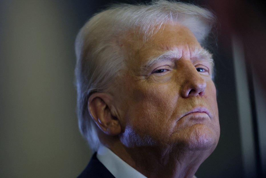 Fotografija: Donald Trump se je maščeval Kolumbiji, potem ko je zavrnila deportacijske polete, a je hitro popustila njegovim zahtevam. FOTO: Leah Millis Reuters